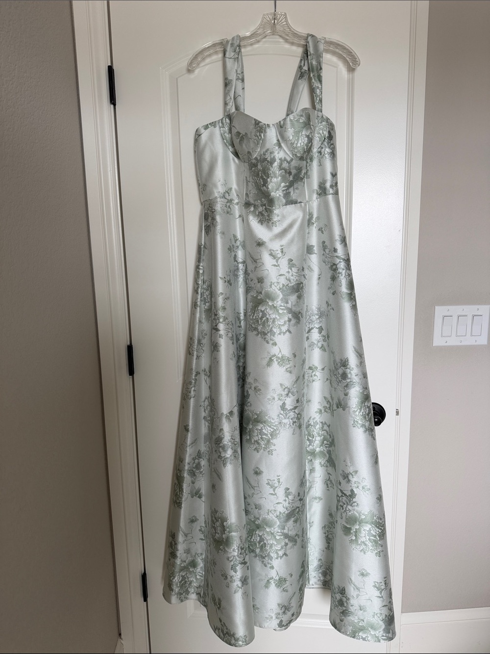 Gorgeous Sage Green Alfred Sung Black Tie Wedding Guest Gown size 12R